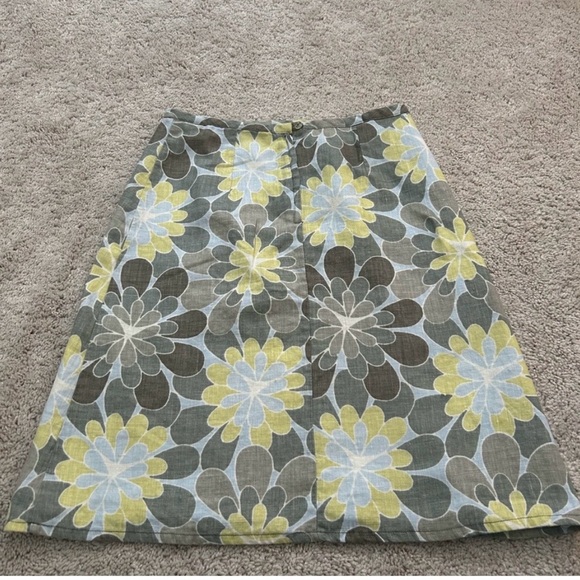 H&M Floral A-Line Skirt in Yellow, White, and Brown - Picture 4 of 9